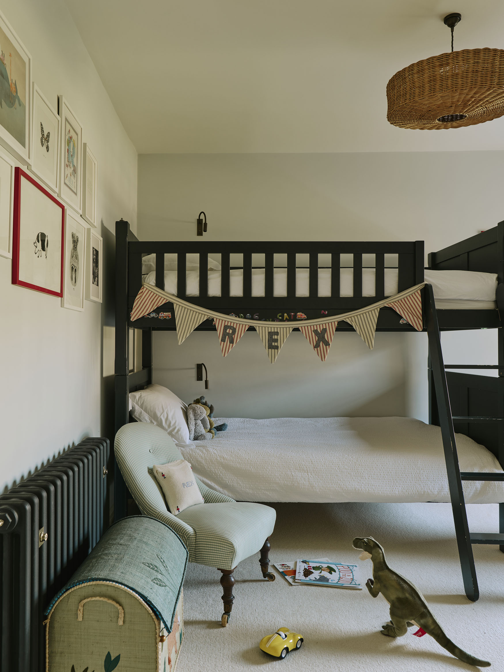 Kids bedroom with bunk bed, interior design by Studio Squire