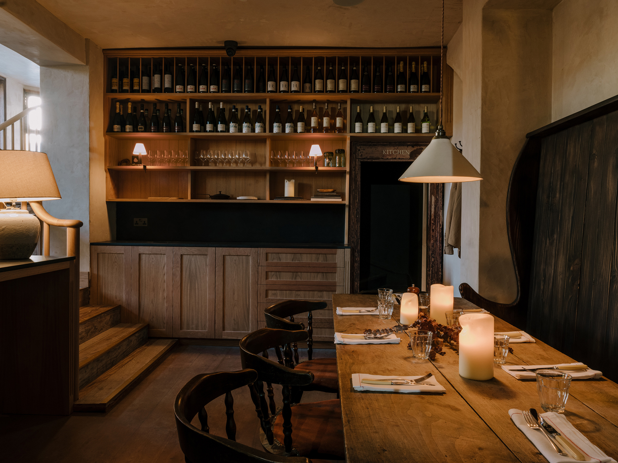 The Pelican Notting Hill wooden, natural finishes and beautiful hanging lamps interior design